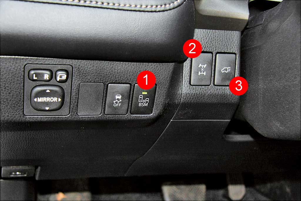 Рав 4 кнопку. Кнопка полного привода rav4. Рав 4 кнопка привода. Кнопка полный привод рав 4 2008. Кнопка off Toyota rav4.