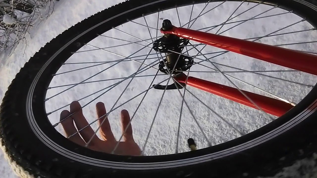 Можно колесо видео. Крутящееся колесо велосипеда. Колесо велосипеда плохо крутится. Велосипед с вращающимися колёсами видео. Видео колесо.